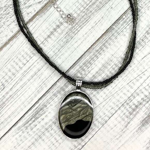 KC Kenneth Cole Necklace Gray Black Beaded Oval Pendant - Picture 2 of 3